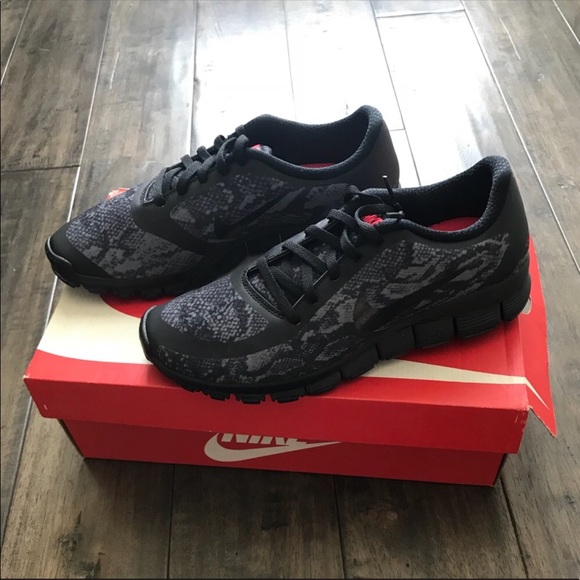 Nike Shoes - Women’s Nike Free 5.0 V4 NS PT